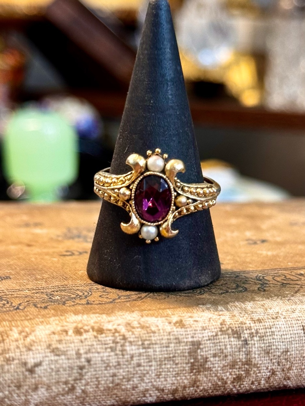 Vintage 1974 Avon Queensbury Amethyst & Pearl Ring